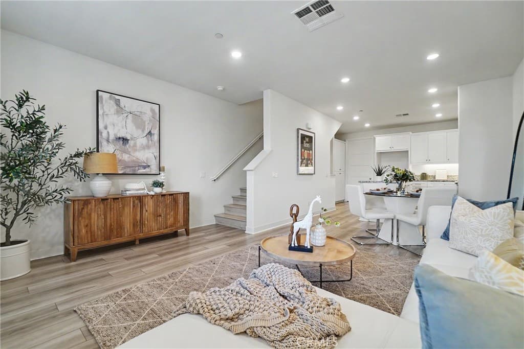 Condo at 18 Bedford Court, Arcadia — photo 8 of 12