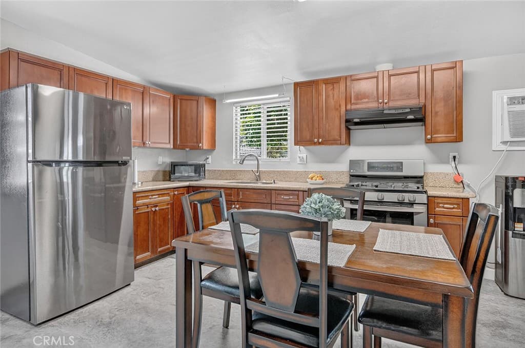 Home at 226 N Hambledon Avenue, La Puente — photo 11 of 12