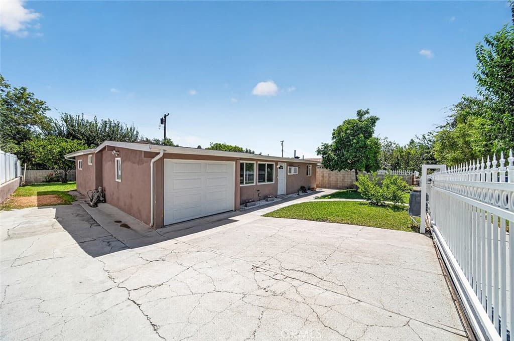 Home at 226 N Hambledon Avenue, La Puente — photo 6 of 12