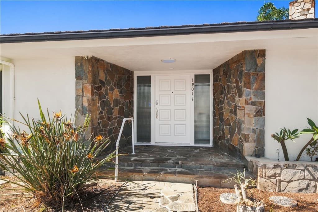 Home at 19017 E Leadora, Glendora — photo 5 of 12