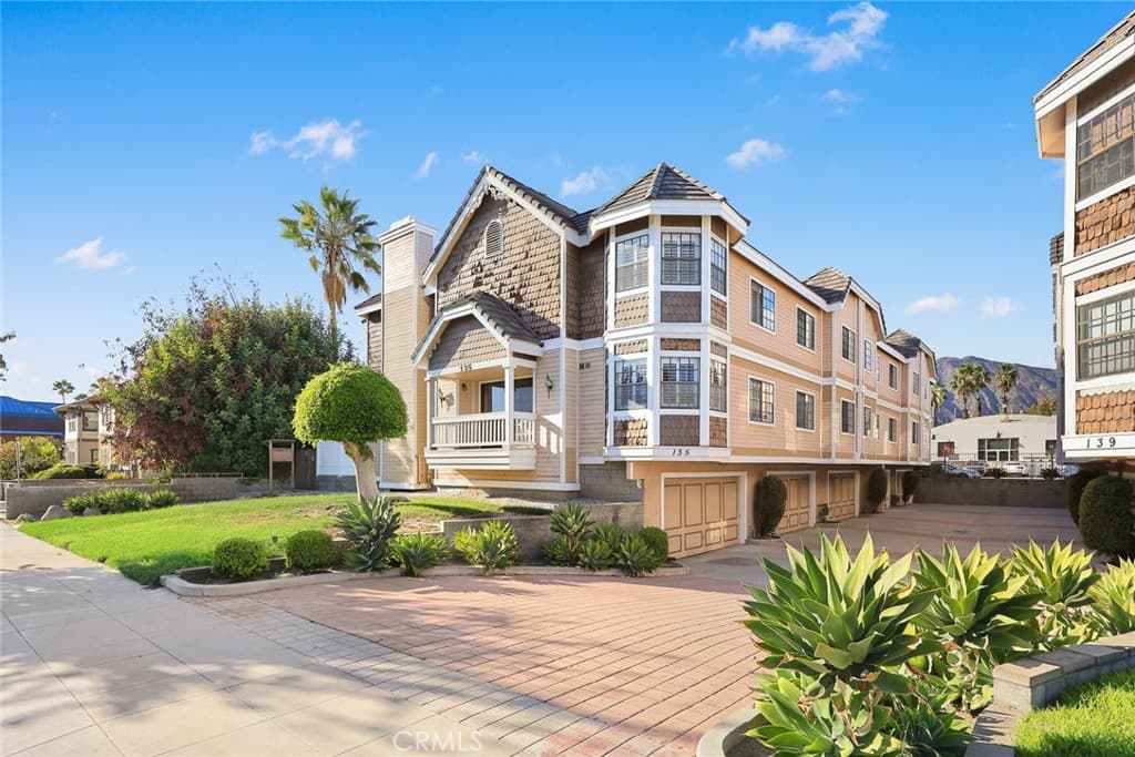 Townhouse at 135 Alta Street A, Arcadia — photo 9 of 12