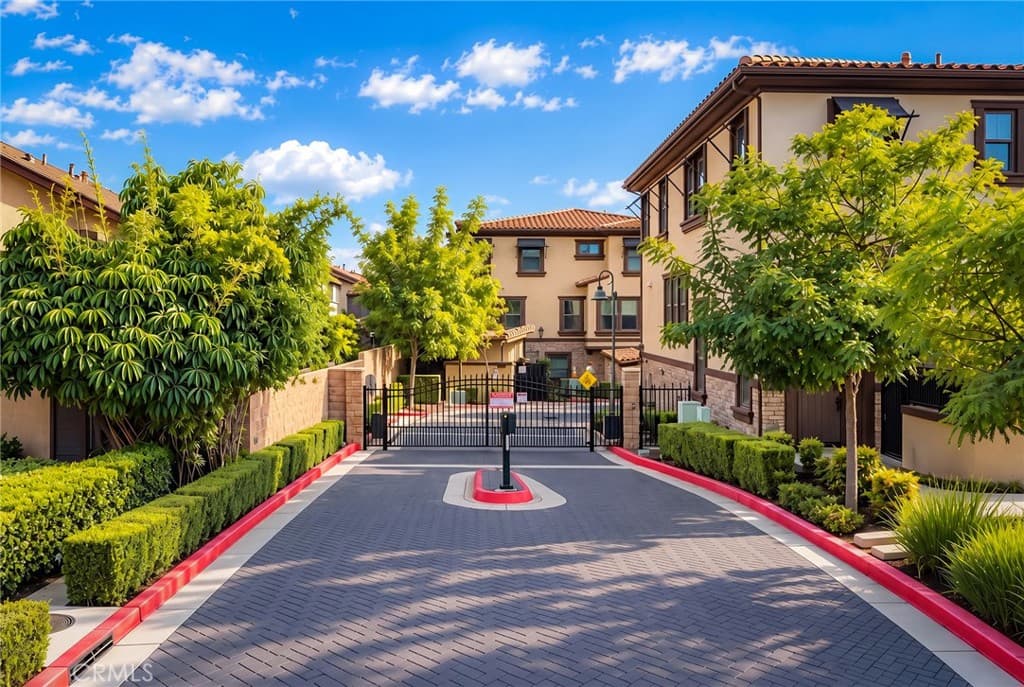 Townhouse at 656 W Huntington, Arcadia — photo 11 of 12