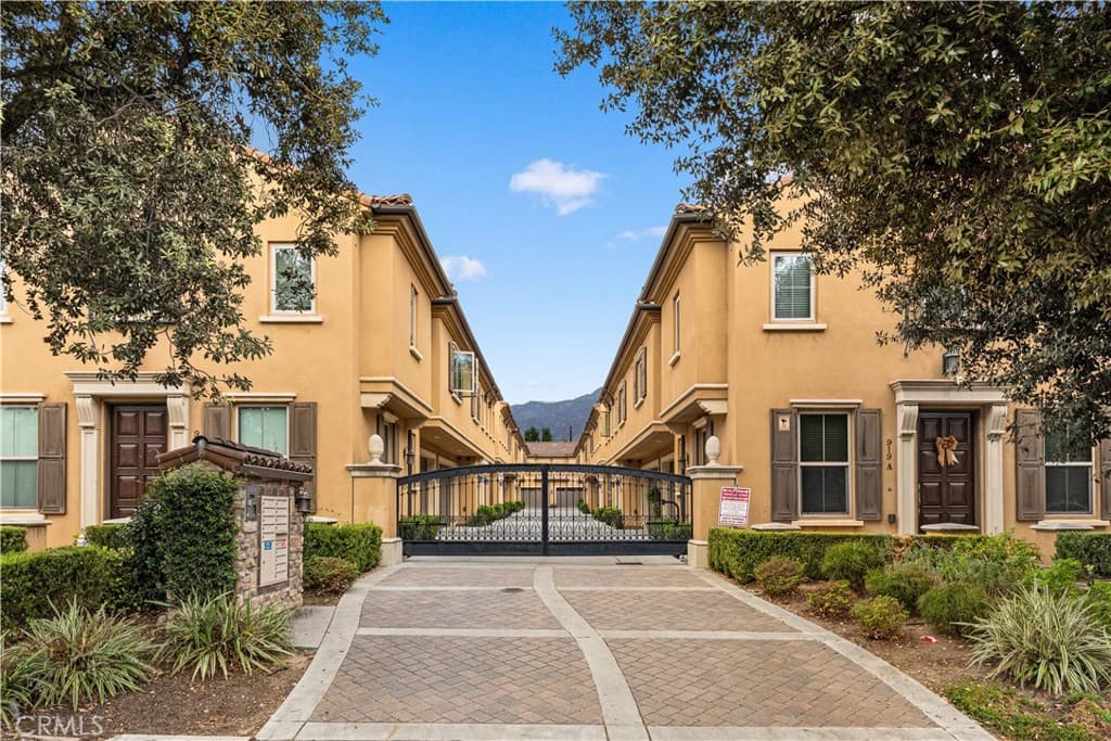 Condo at 921 Fairview Avenue B, Arcadia — photo 1 of 12