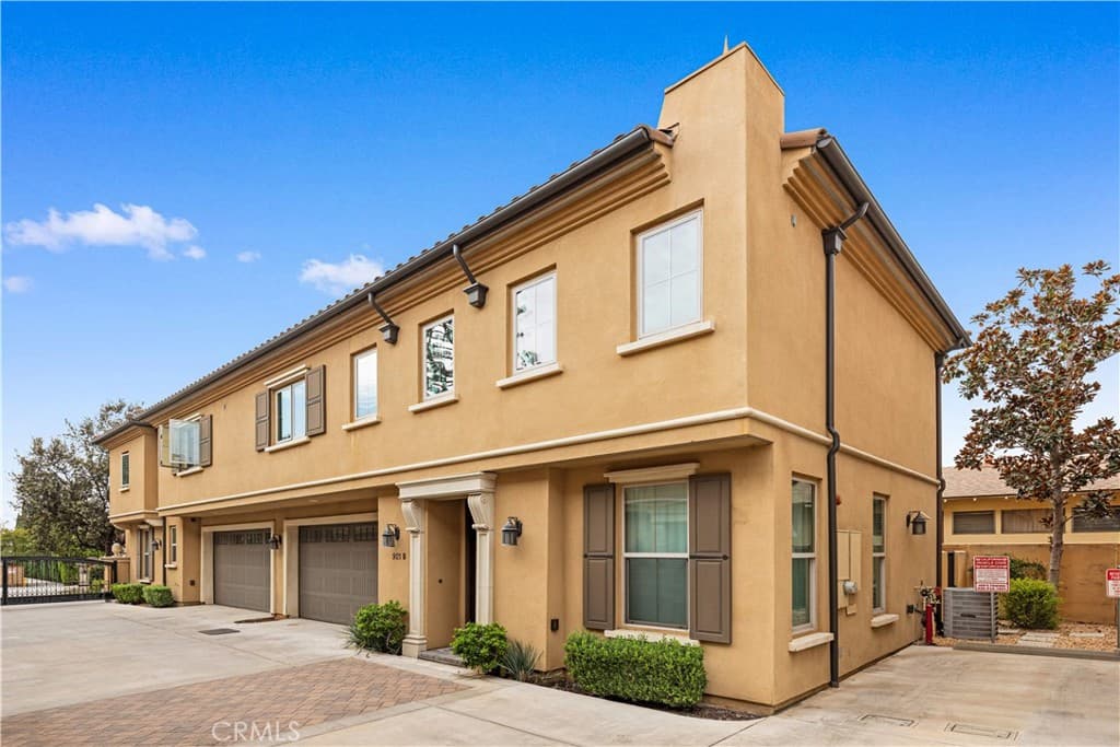 Condo at 921 Fairview Avenue B, Arcadia — photo 3 of 12