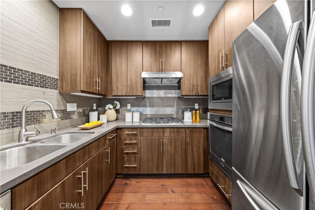 Condo at 921 Fairview Avenue B, Arcadia — photo 9 of 12