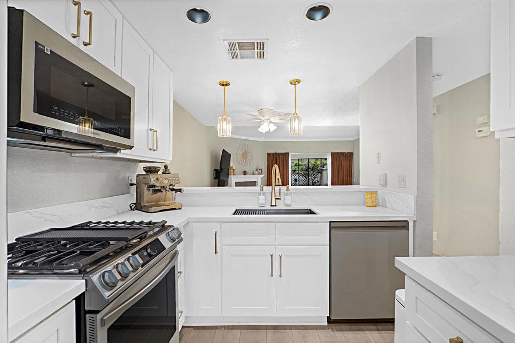 Condo at 682 Sycamore Avenue, Claremont — photo 12 of 12