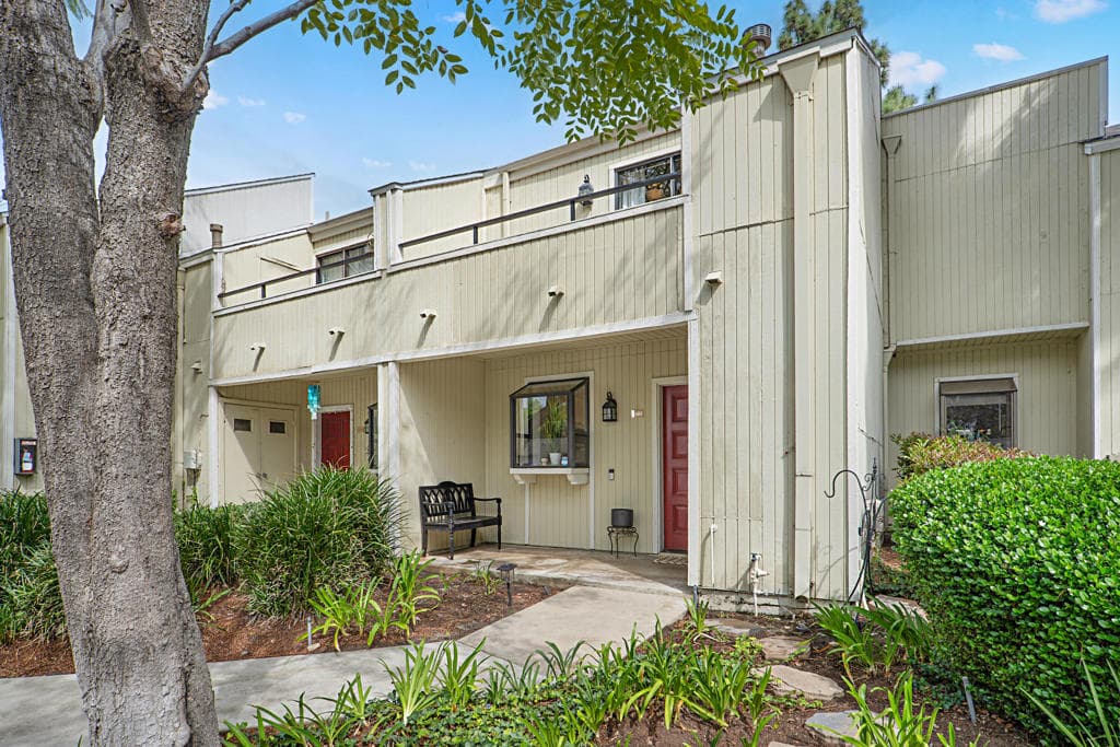 Condo at 682 Sycamore Avenue, Claremont — photo 4 of 12