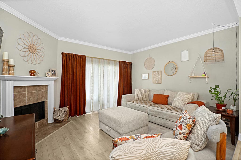Condo at 682 Sycamore Avenue, Claremont — photo 5 of 12
