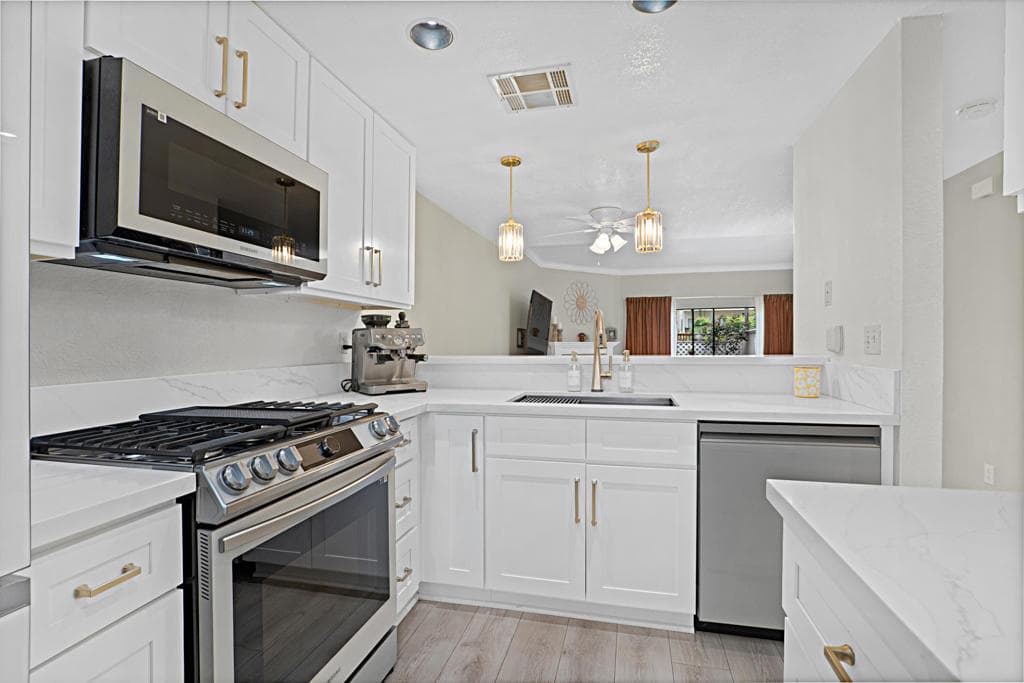Condo at 682 Sycamore Avenue, Claremont — photo 9 of 12
