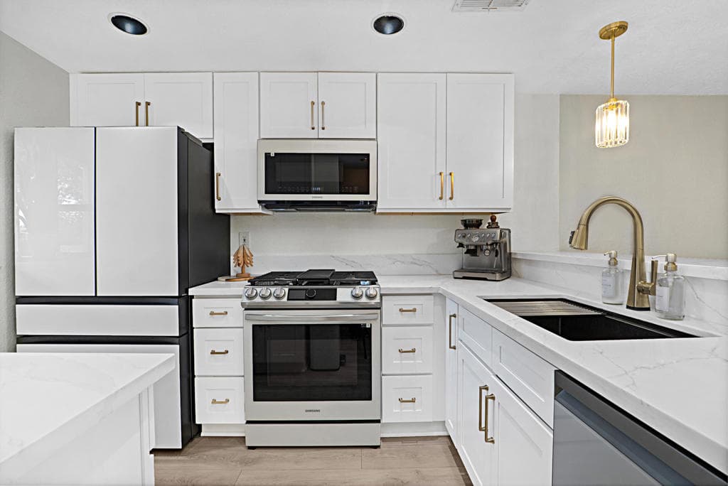 Condo at 682 Sycamore Avenue, Claremont — photo 10 of 12
