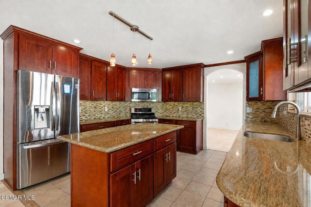 Home at 988 Looking Glass Drive, Diamond Bar — photo 7 of 12