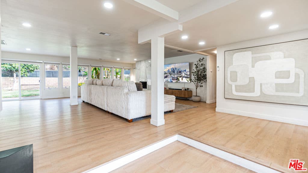Home at 425 Fern Dell Place, Glendora — photo 10 of 12