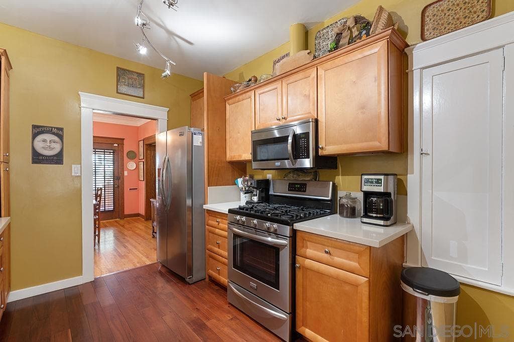 Home at 333 Randolph, Pomona — photo 12 of 12