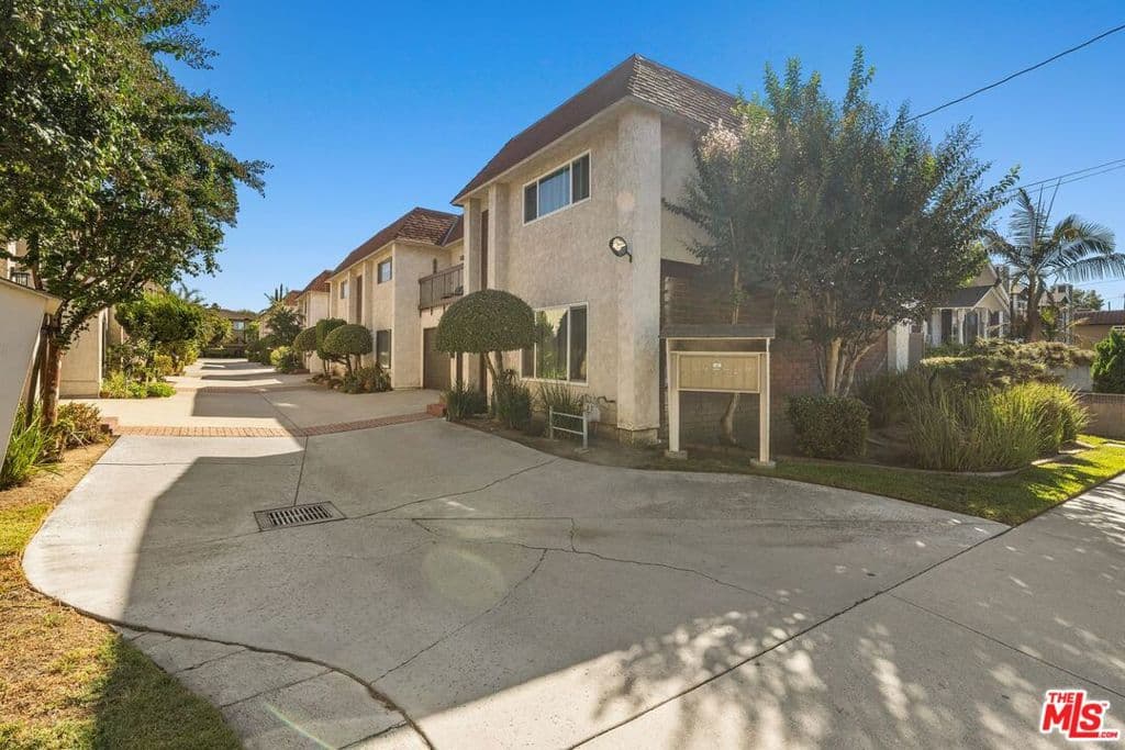 Condo at 1230 S Mayflower Avenue D, Monrovia — photo 2 of 12