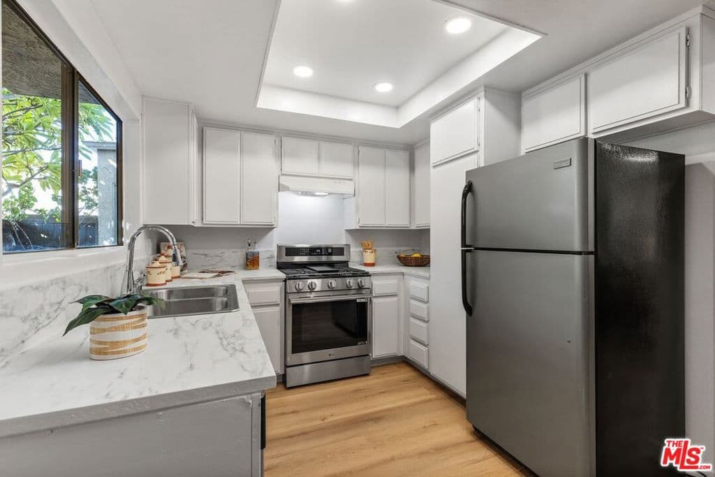 Condo at 1230 S Mayflower Avenue D, Monrovia — photo 11 of 12