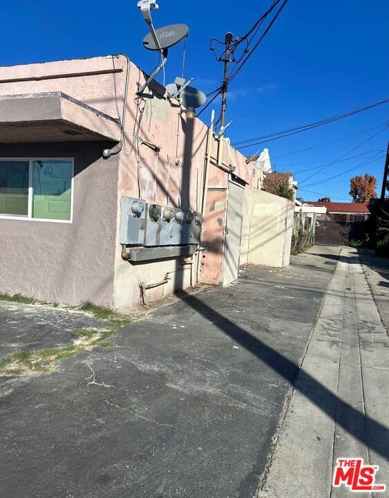 Home at 552 N San Antonio Avenue, Pomona — photo 4 of 8