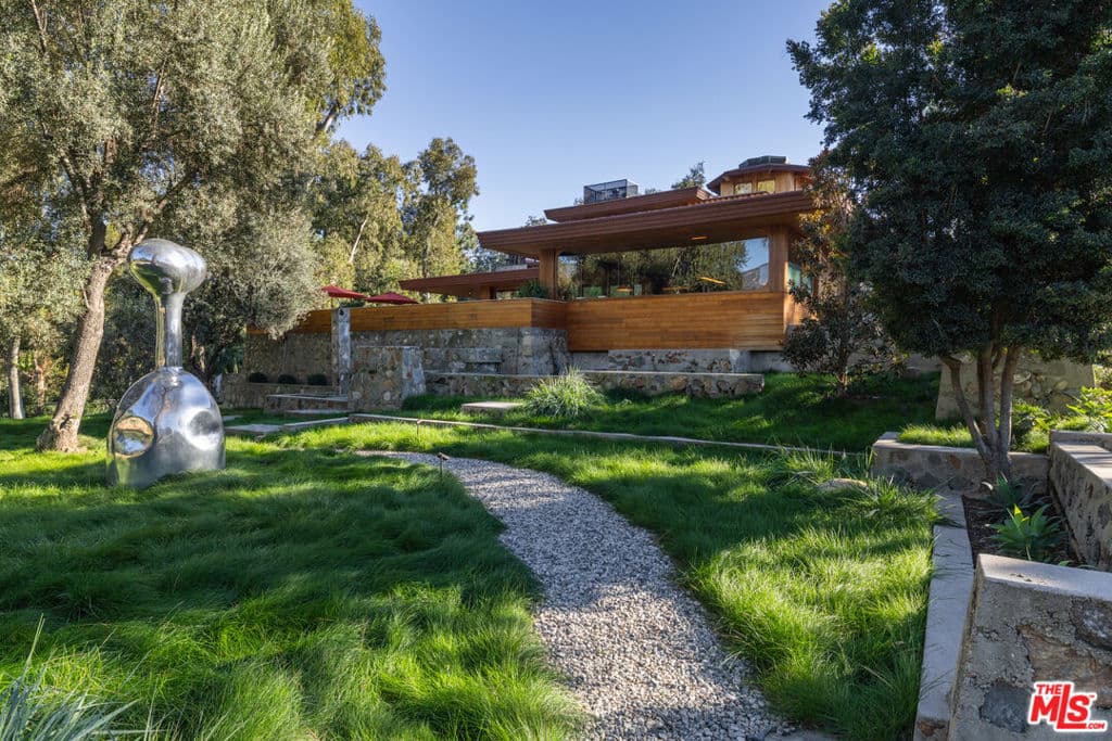 Home at 126 Summit Road, La Verne — photo 1 of 12
