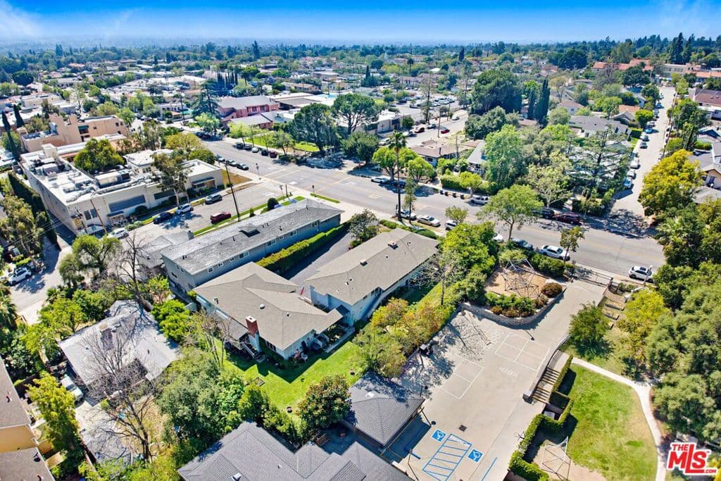 Home at 156 N Baldwin Avenue, Sierra Madre — photo 4 of 10