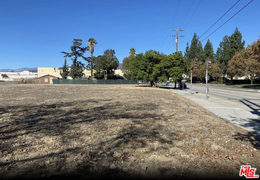 Home at 2445 N Towne Avenue, Pomona — photo 3 of 5