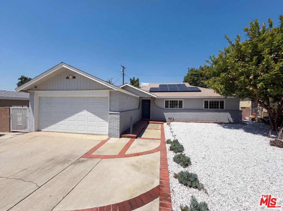 Home at 1007 E Citrus Edge Street, Azusa — photo 1 of 12