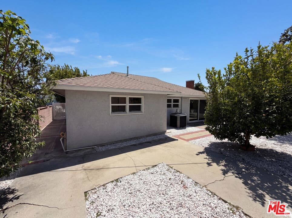 Home at 1007 E Citrus Edge Street, Azusa — photo 6 of 12