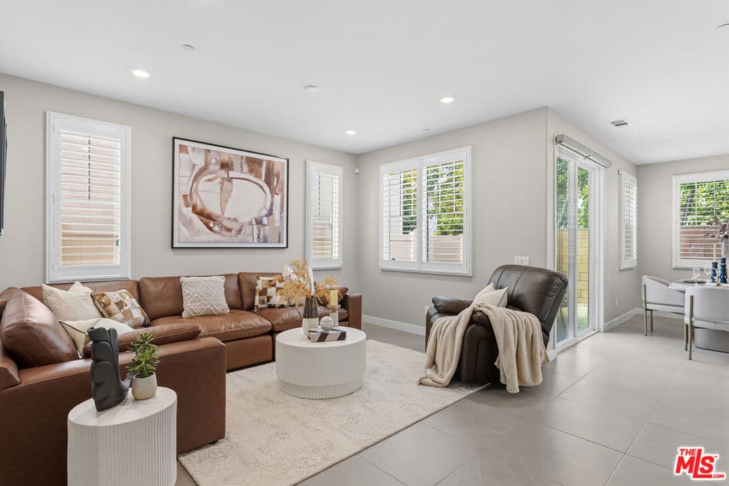 Home at 41 Savannah Court, Pomona — photo 3 of 12