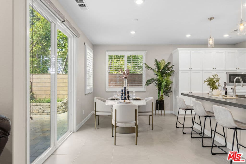 Home at 41 Savannah Court, Pomona — photo 5 of 12