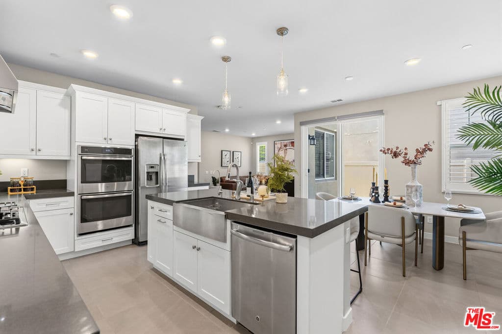 Home at 41 Savannah Court, Pomona — photo 10 of 12