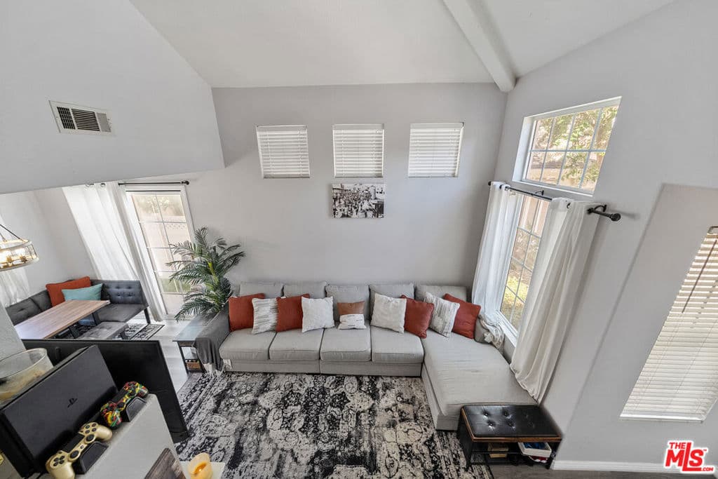 Home at 432 Middlebury Court, Claremont — photo 4 of 12