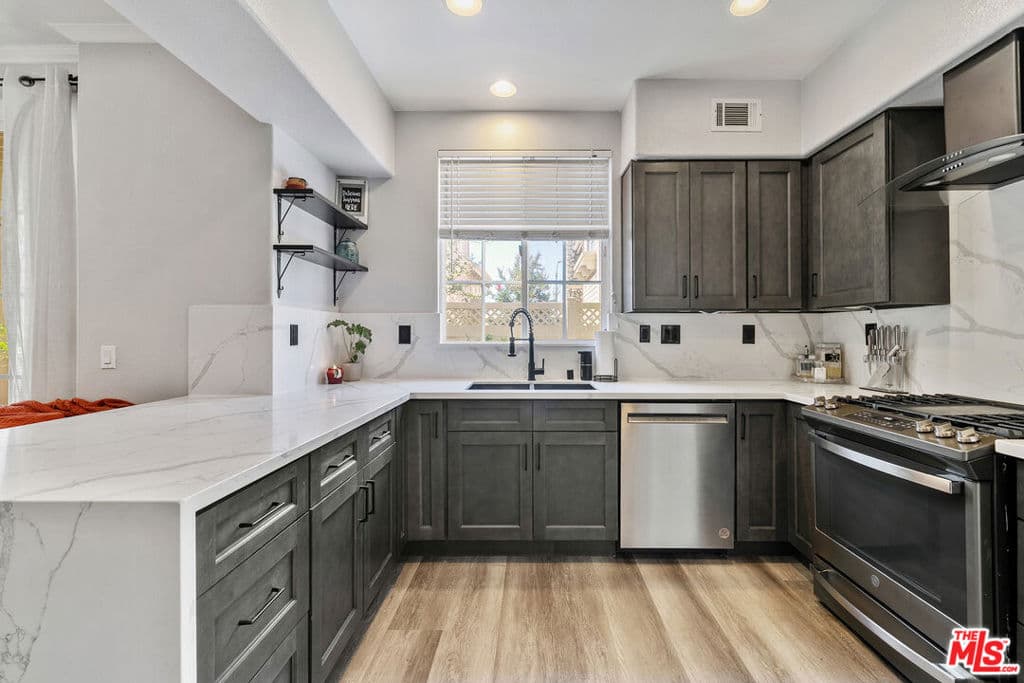 Home at 432 Middlebury Court, Claremont — photo 8 of 12