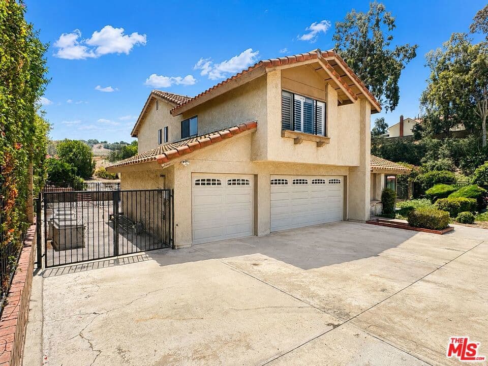 Home at 110 Horseshoe Circle, West Covina — photo 4 of 12