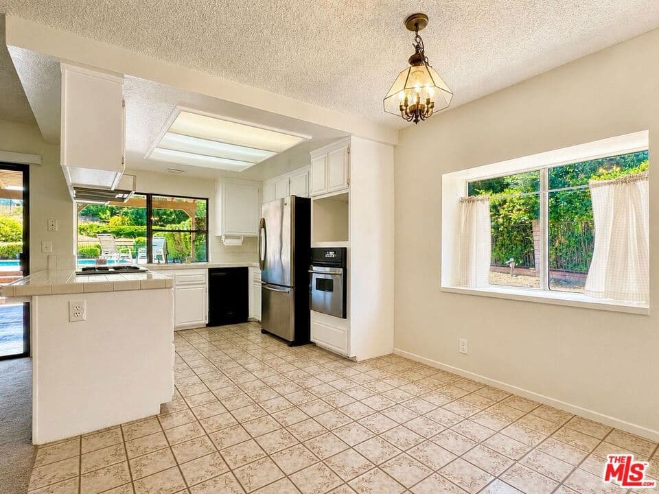 Home at 110 Horseshoe Circle, West Covina — photo 10 of 12