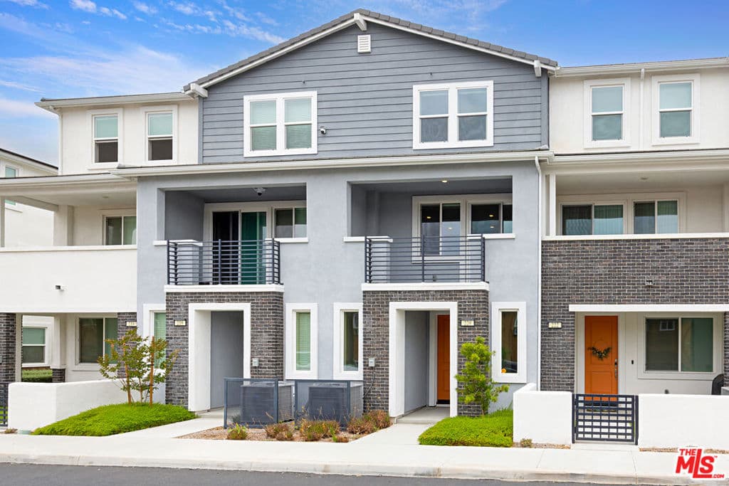 Condo at 220 Lockhart Way, West Covina — photo 3 of 12