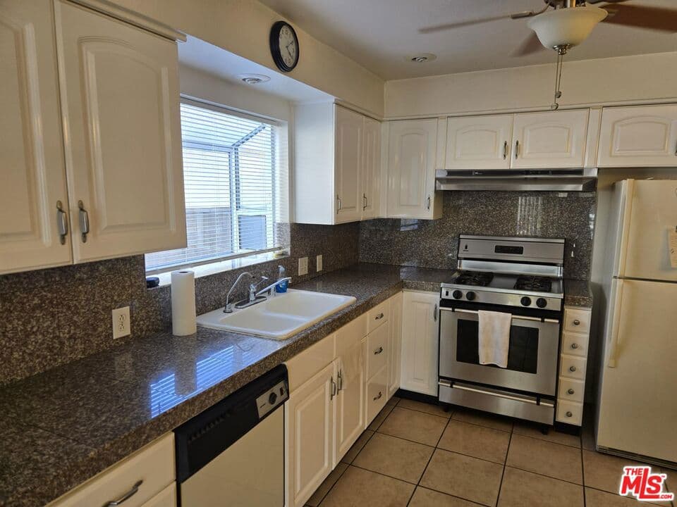 Home at 11515 Hallwood Drive, El Monte — photo 5 of 12