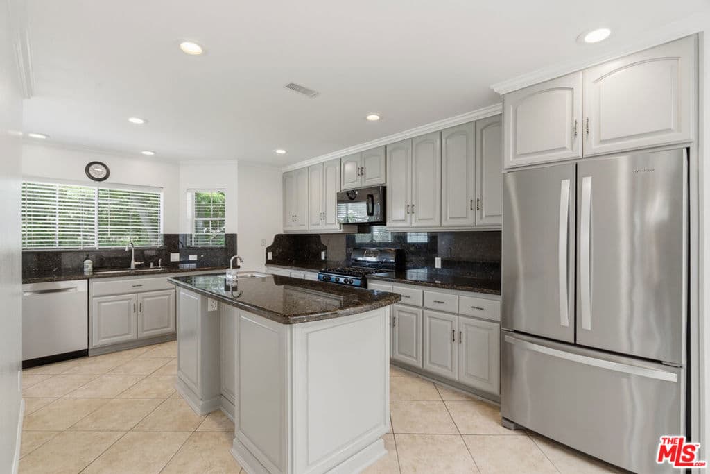 Home at 809 S Pima Avenue, West Covina — photo 10 of 12