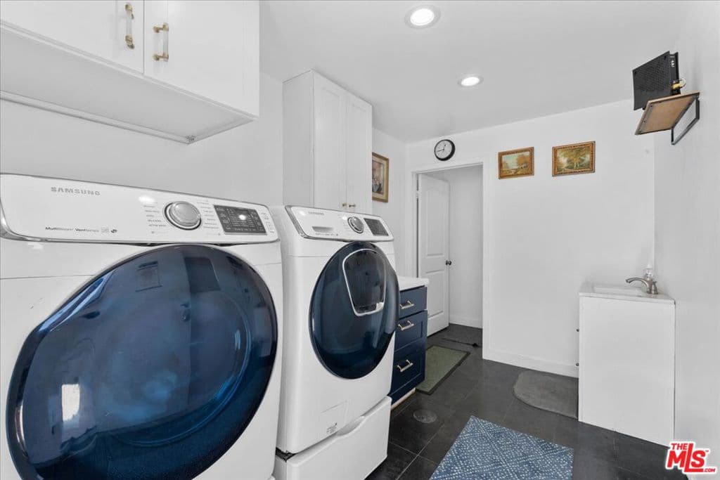 Home at 1213 S California Avenue, Monrovia — photo 11 of 12