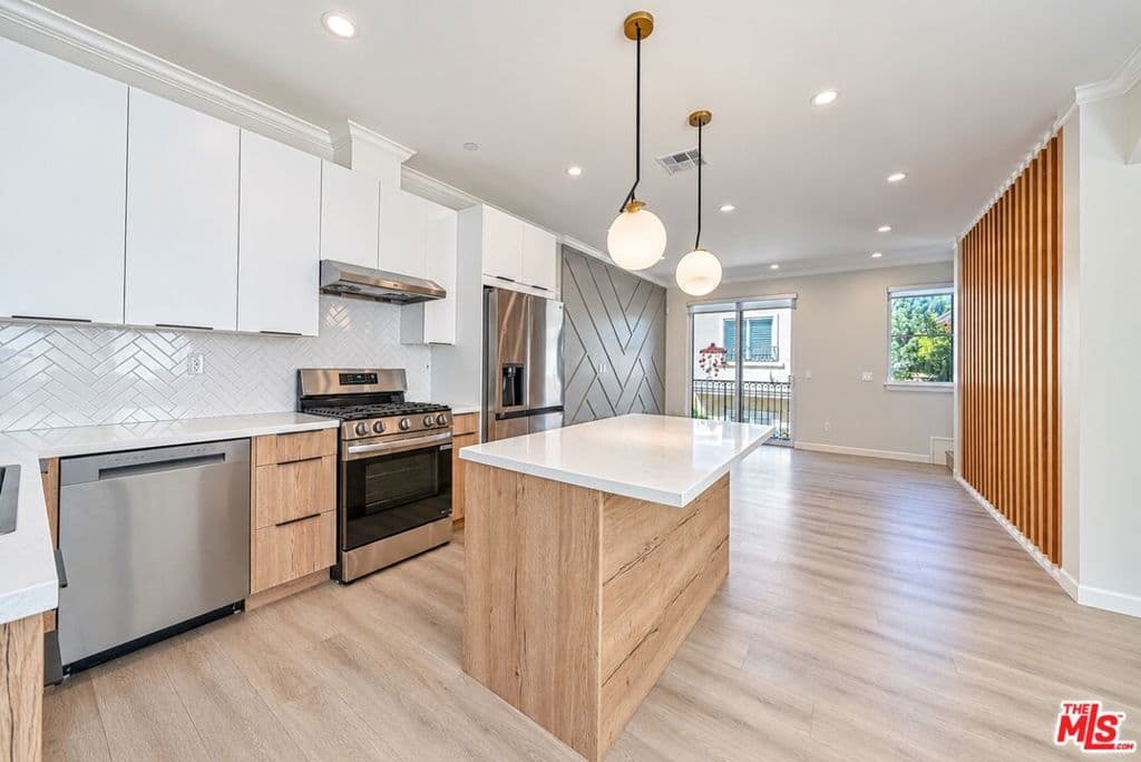 Townhouse at 1022 La Cadena Avenue B, Arcadia — photo 3 of 12