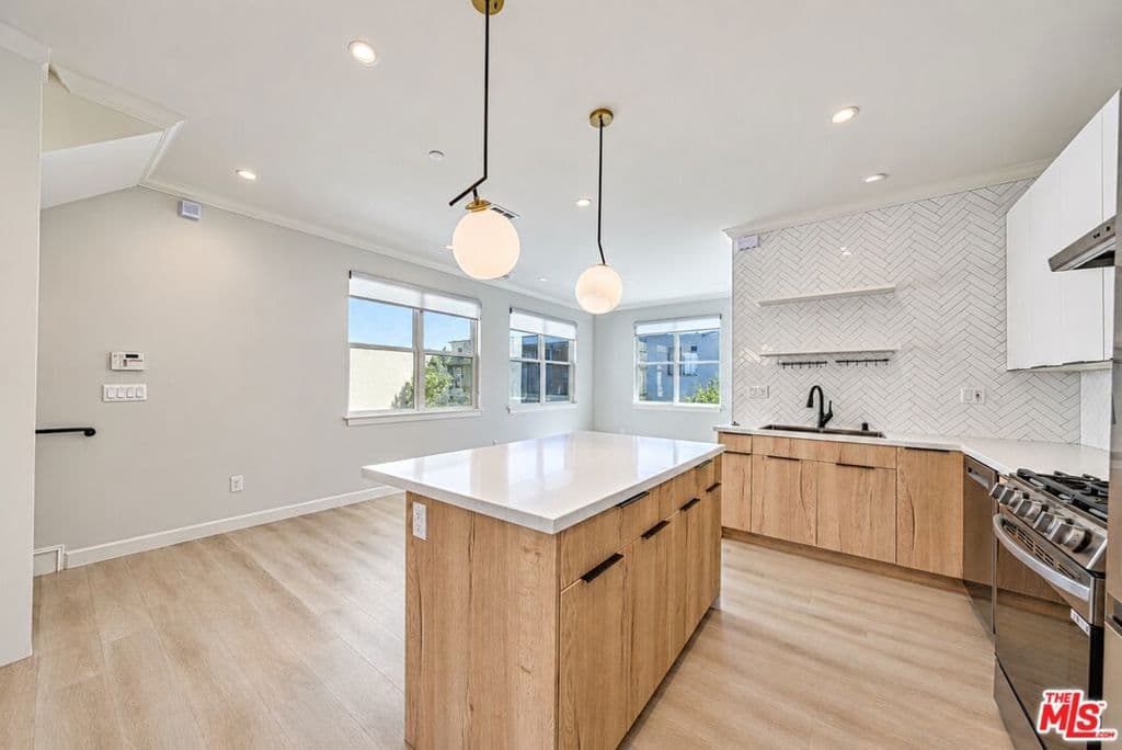 Townhouse at 1022 La Cadena Avenue B, Arcadia — photo 4 of 12