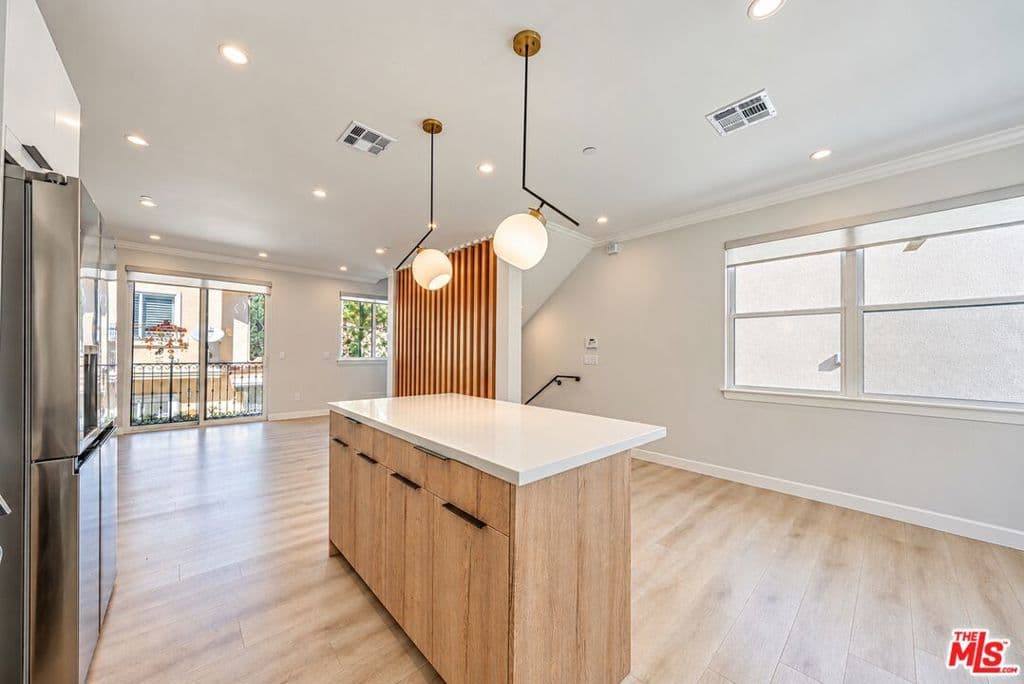Townhouse at 1022 La Cadena Avenue B, Arcadia — photo 8 of 12