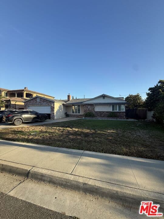 Home at 829 E Francisquito Avenue, West Covina — photo 2 of 7