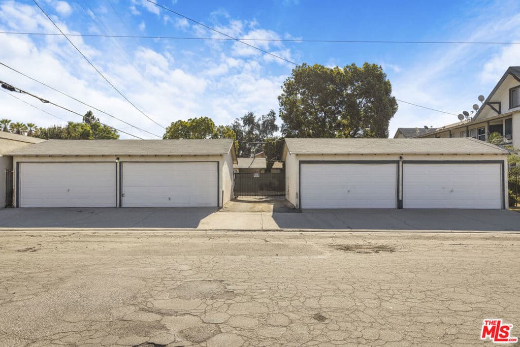Home at 614 N Caswell Avenue, Pomona — photo 7 of 12