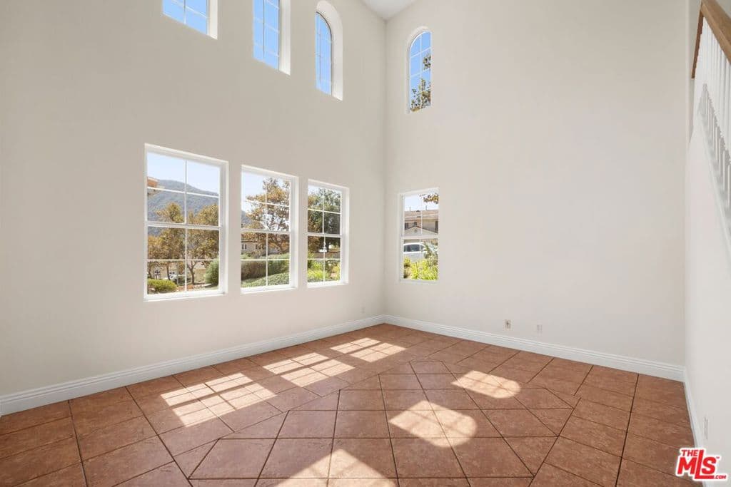 Home at 11 Turning Leaf Way, Azusa — photo 3 of 12
