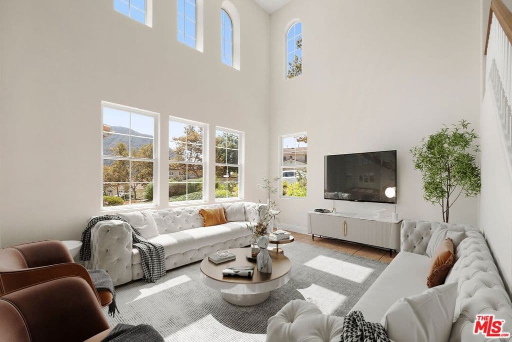 Home at 11 Turning Leaf Way, Azusa — photo 4 of 12