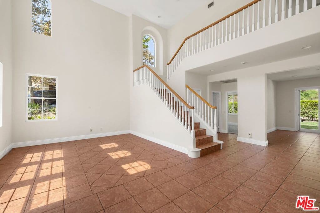 Home at 11 Turning Leaf Way, Azusa — photo 5 of 12