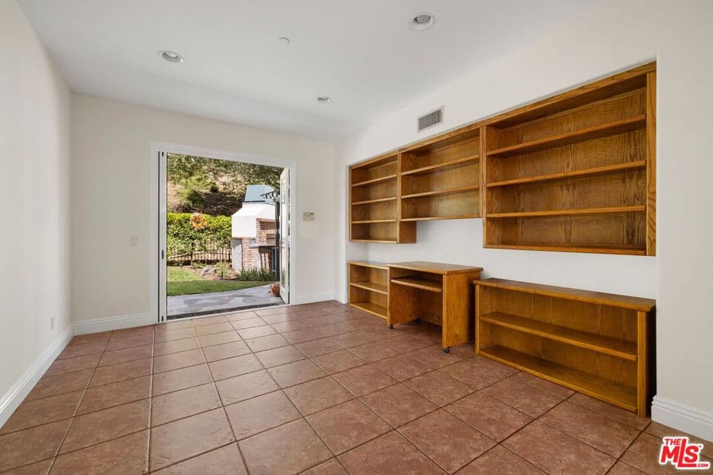 Home at 11 Turning Leaf Way, Azusa — photo 7 of 12