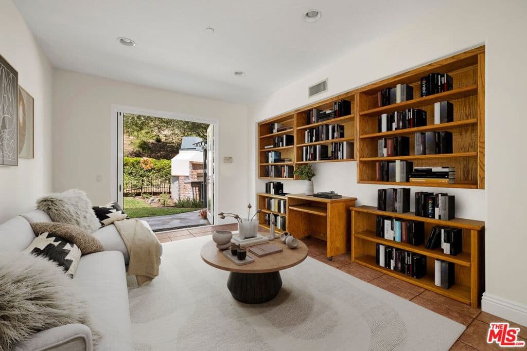 Home at 11 Turning Leaf Way, Azusa — photo 8 of 12
