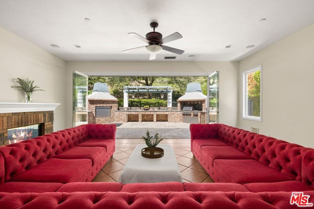 Home at 11 Turning Leaf Way, Azusa — photo 9 of 12