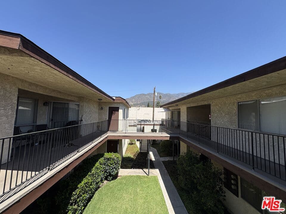 Home at 425 Linwood Avenue M, Monrovia — photo 12 of 12