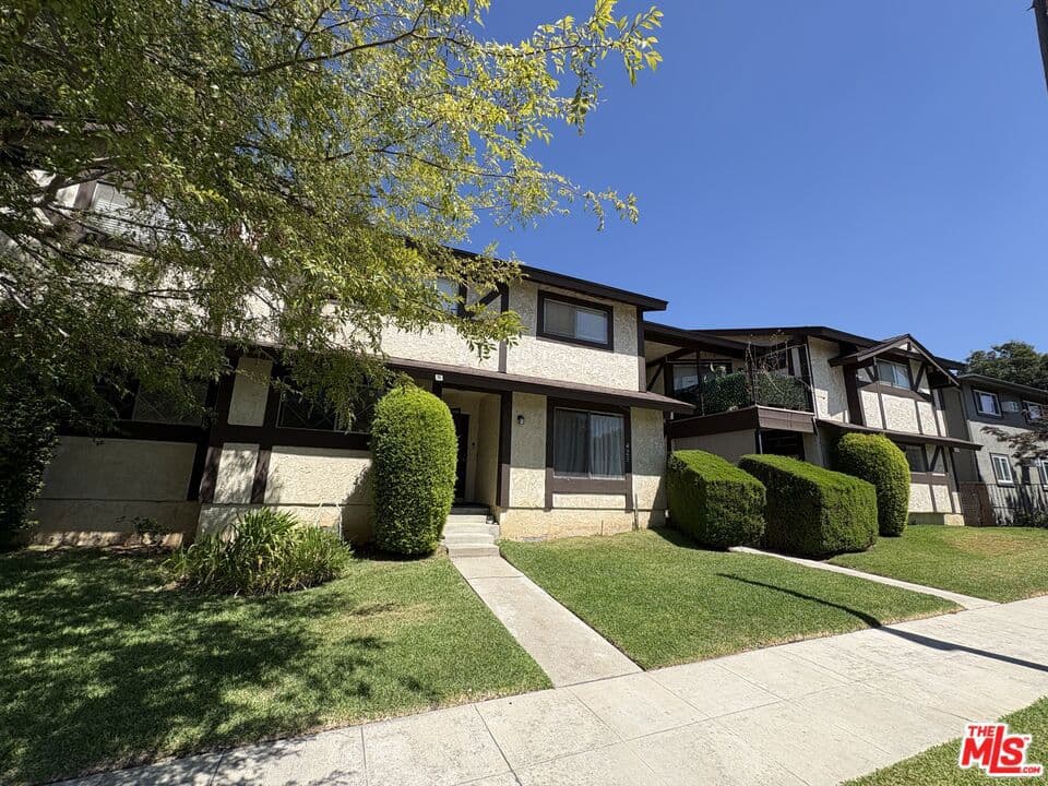 Home at 425 Linwood Avenue M, Monrovia — photo 5 of 10