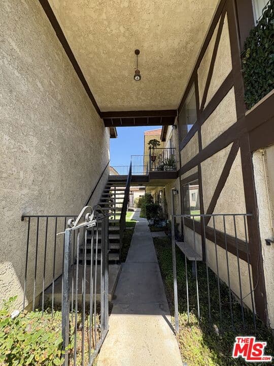 Home at 425 Linwood Avenue M, Monrovia — photo 9 of 10